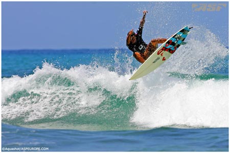 Petterson volando en el Vans Pro Junior 2009