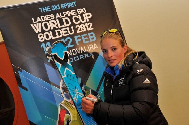 http://www.boardbox.tv/ftp/notifotos/esquigvcopa2.jpg