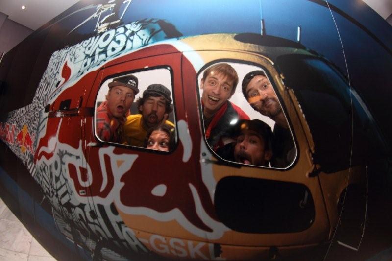 http://www.boardbox.tv/ftp/notifotos/travispremier2.jpg