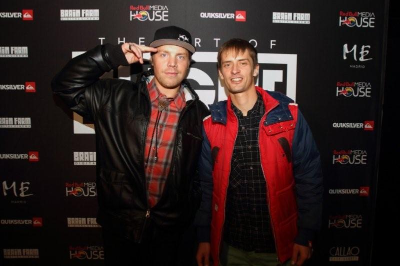 http://www.boardbox.tv/ftp/notifotos/travispremier3.jpg