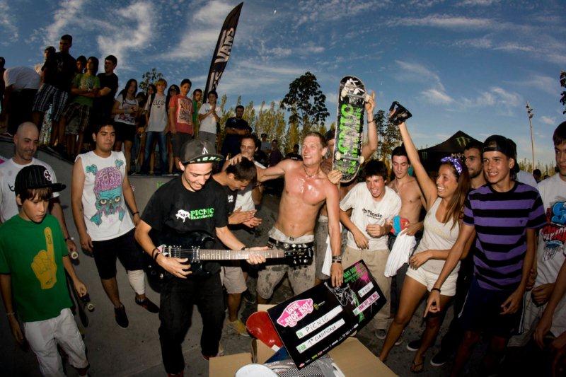 http://www.boardbox.tv/ftp/notifotos/vsriot3.jpg